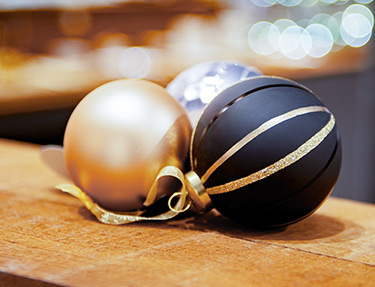 Bolas de Navidad azul y oro