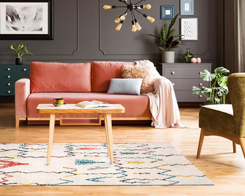 Saln contemporneo con alfombra estilo bereber coloreada
