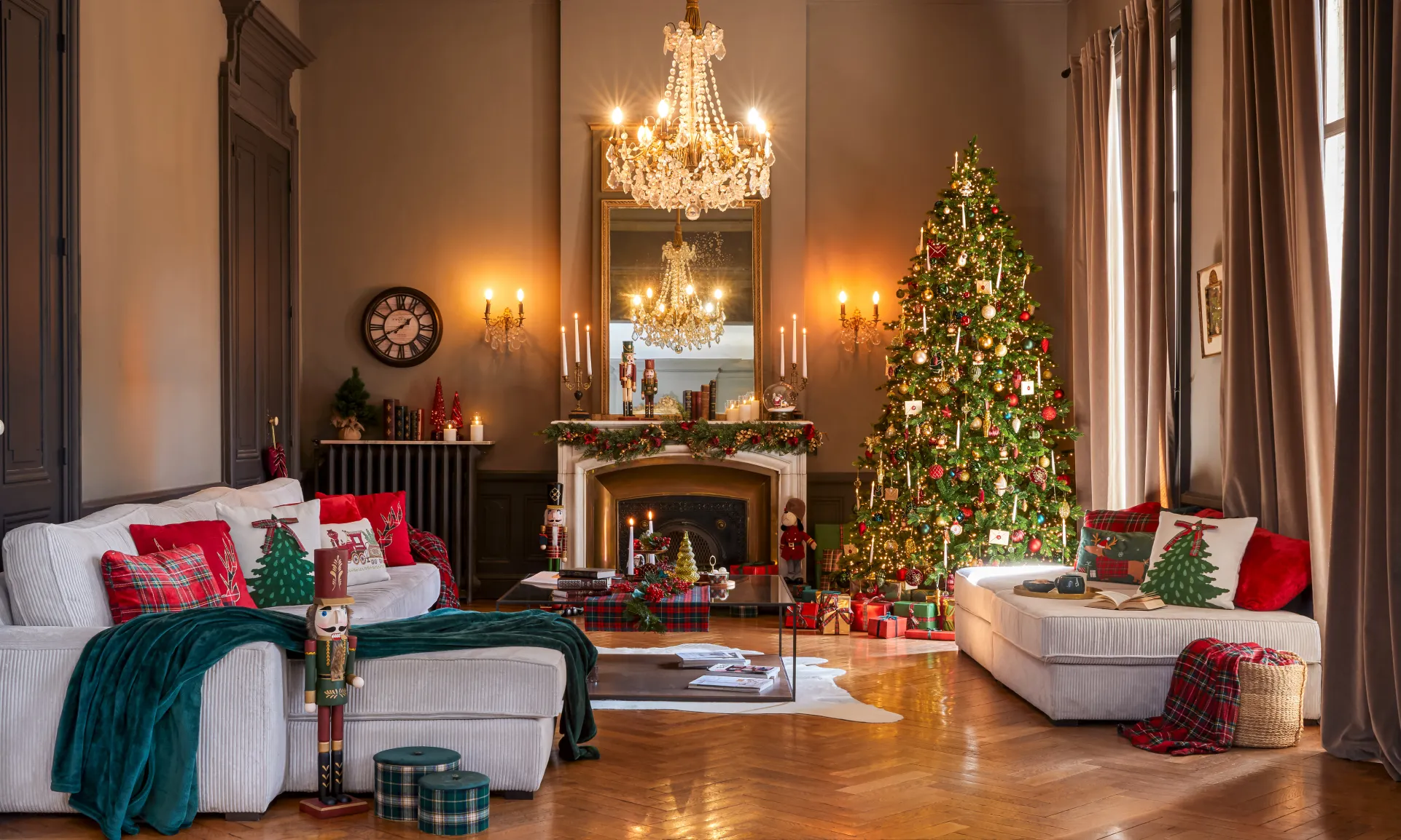 déco de noël traditionnelle rouge et or