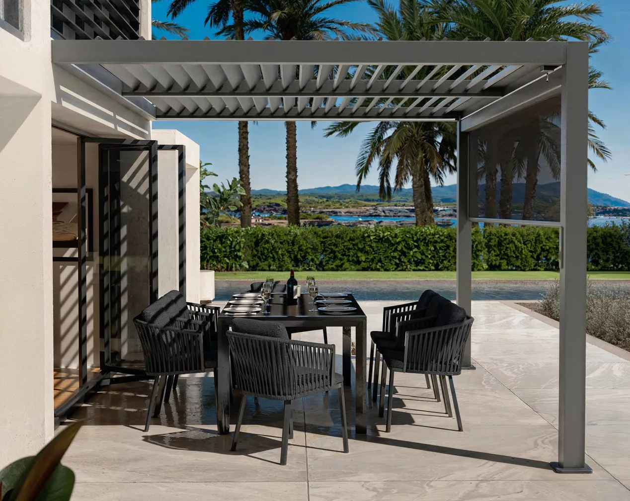 Bioklimatologische pergola in aluminium houtlook