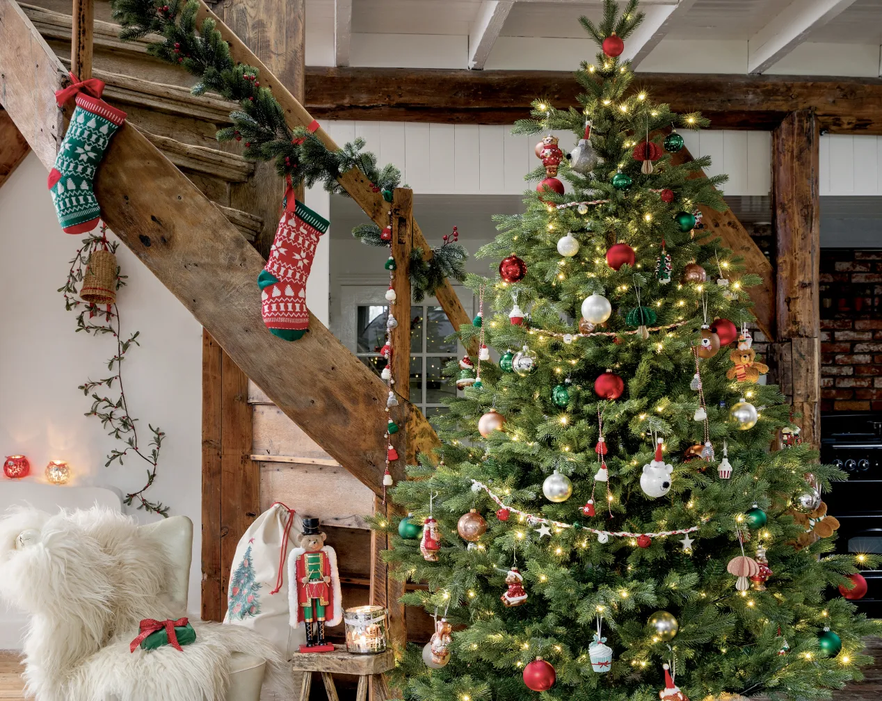 sapin de noel déco traditionnelle rouge et vert