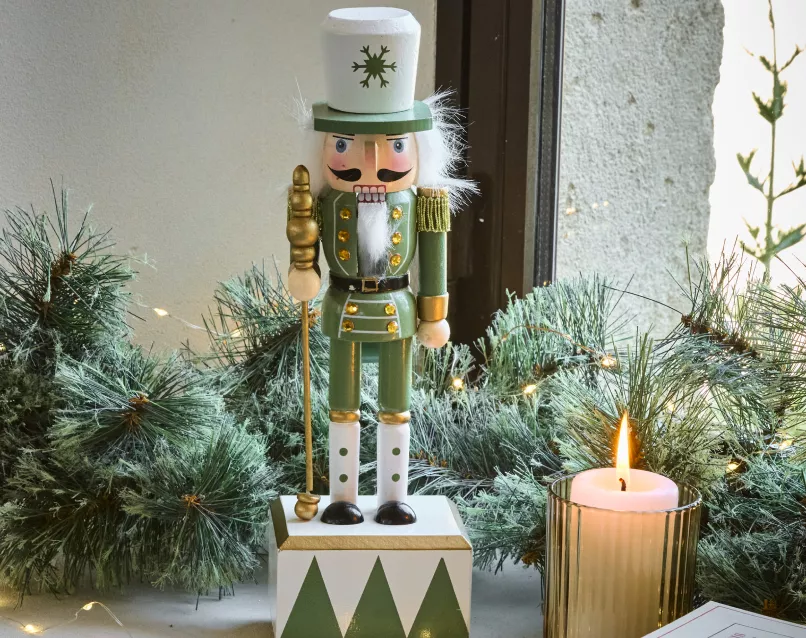 soldaatje notenkraker van groen hout