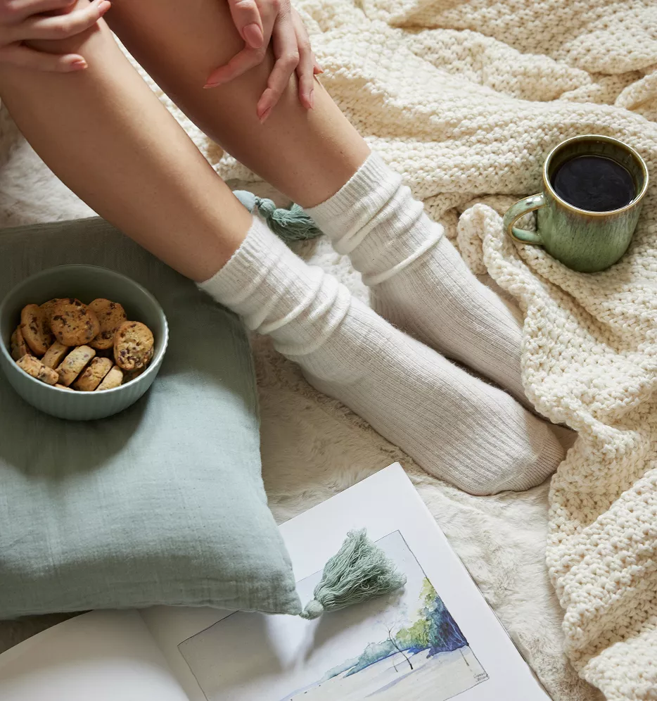 plaid cosy et coussin déco vert eucalyptus