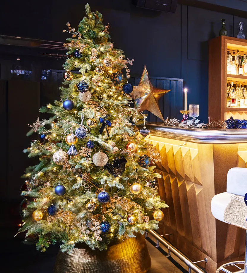 Sapin de Noel avec décoration romantique
