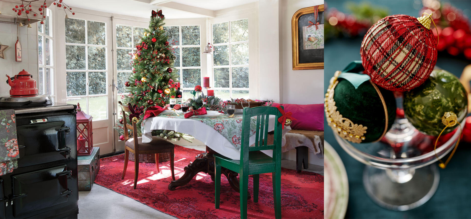 Estilo tradicional de la mesa y adornos navideños rojos y verdes