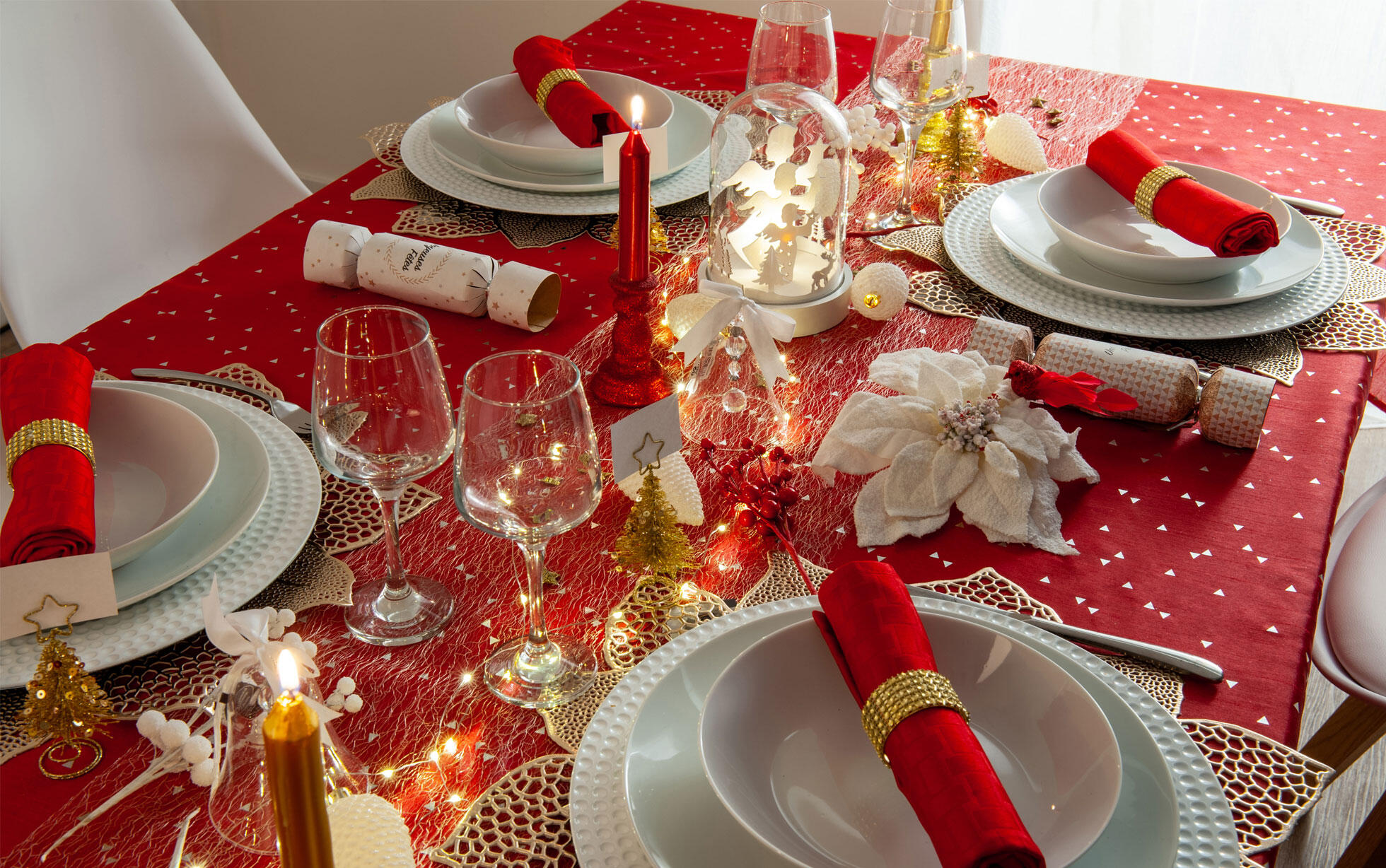 decoración de mesa navideña roja