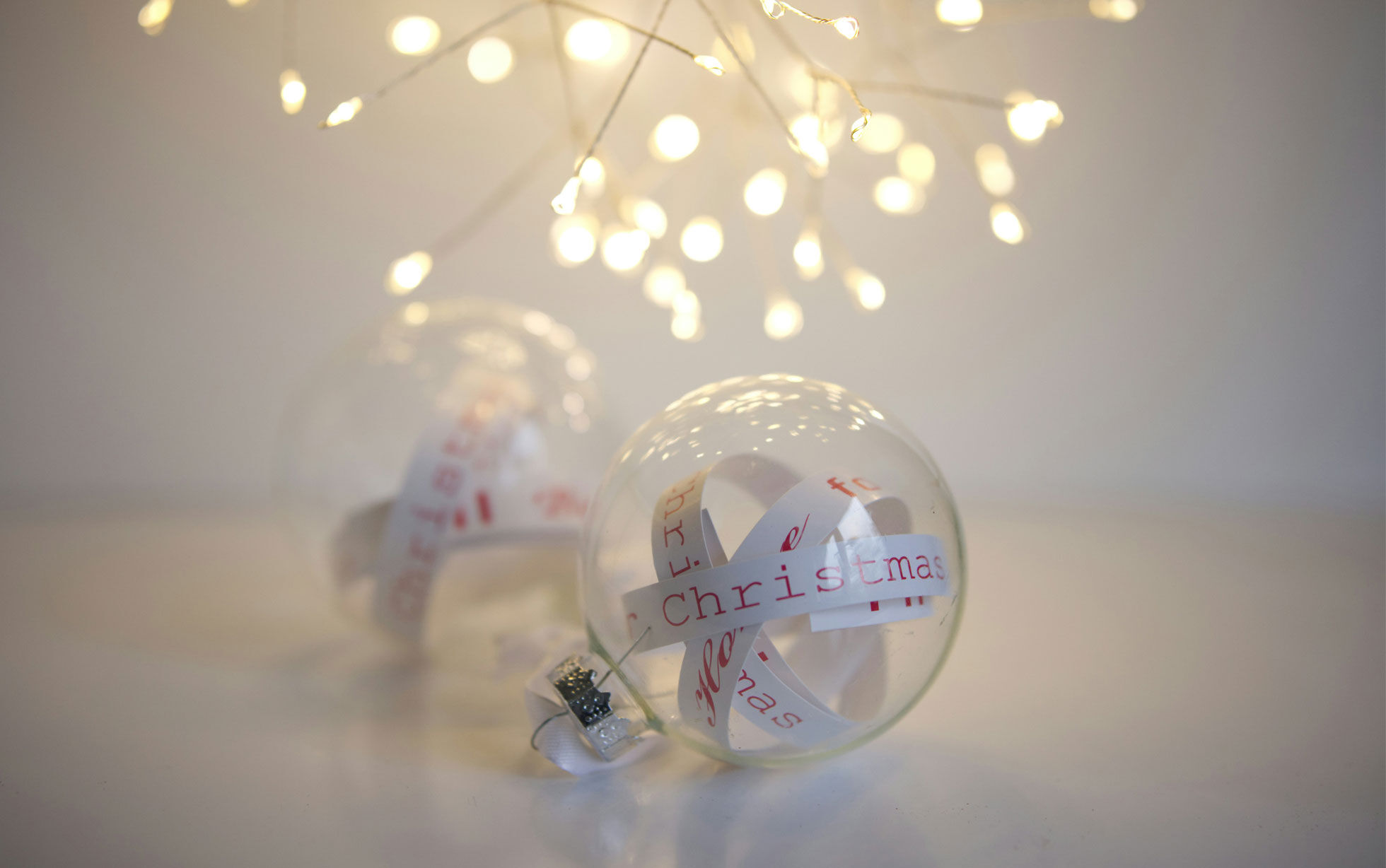 boules de noël en verre transparentes