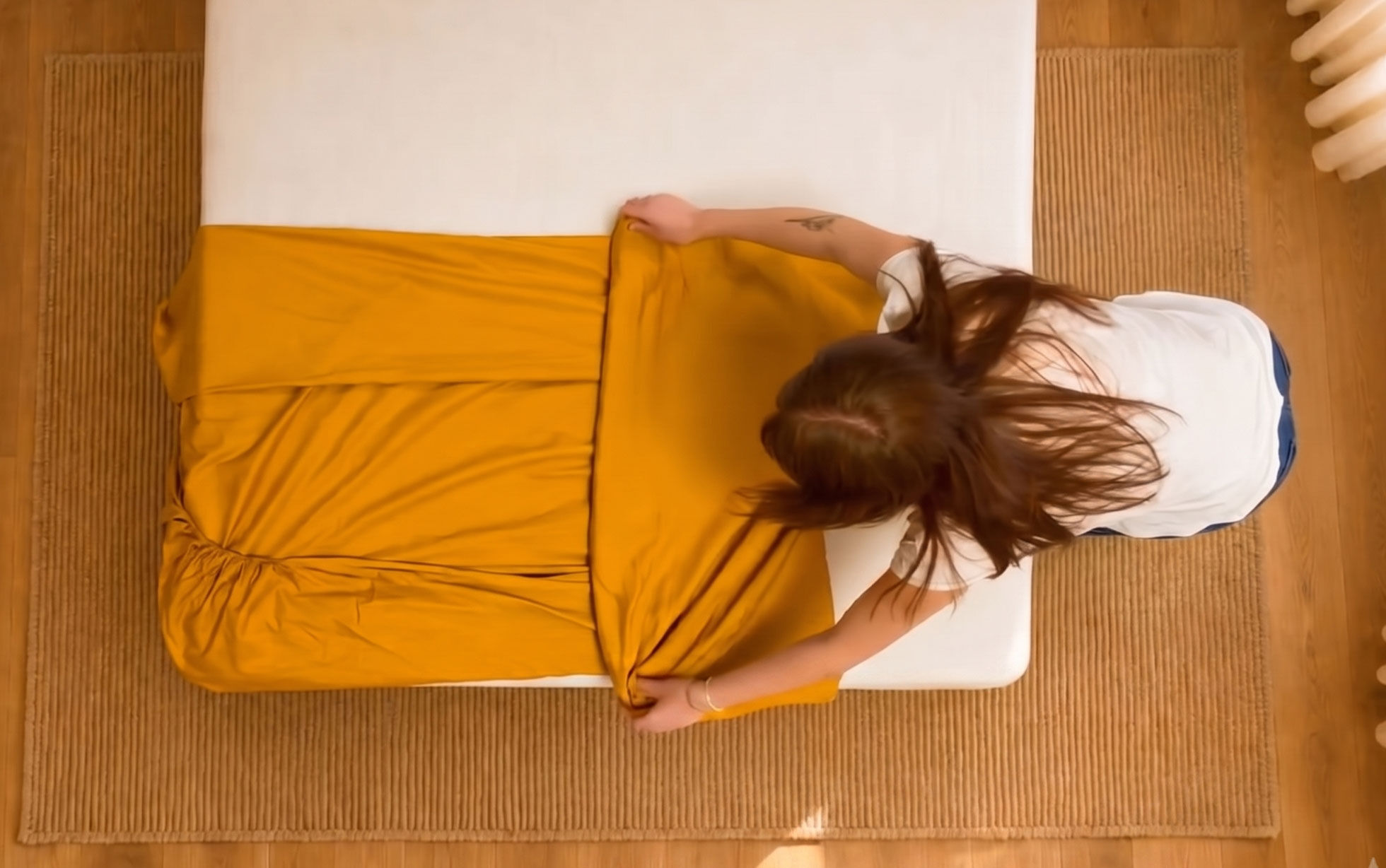 pliage drap housse jaune moutarde