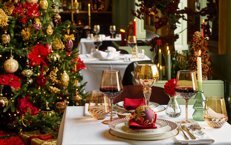 Couronne De Noël - KIMISS - Guirlande De Pin Artificielle - PVC Durable - 30x30cm - Couleurs