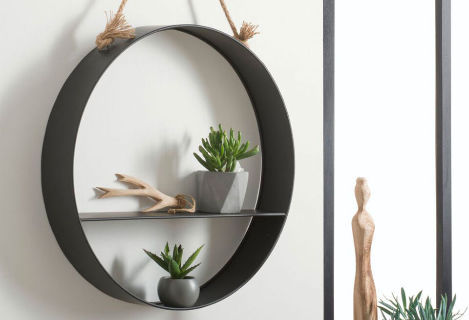 étagère murale en bois clair