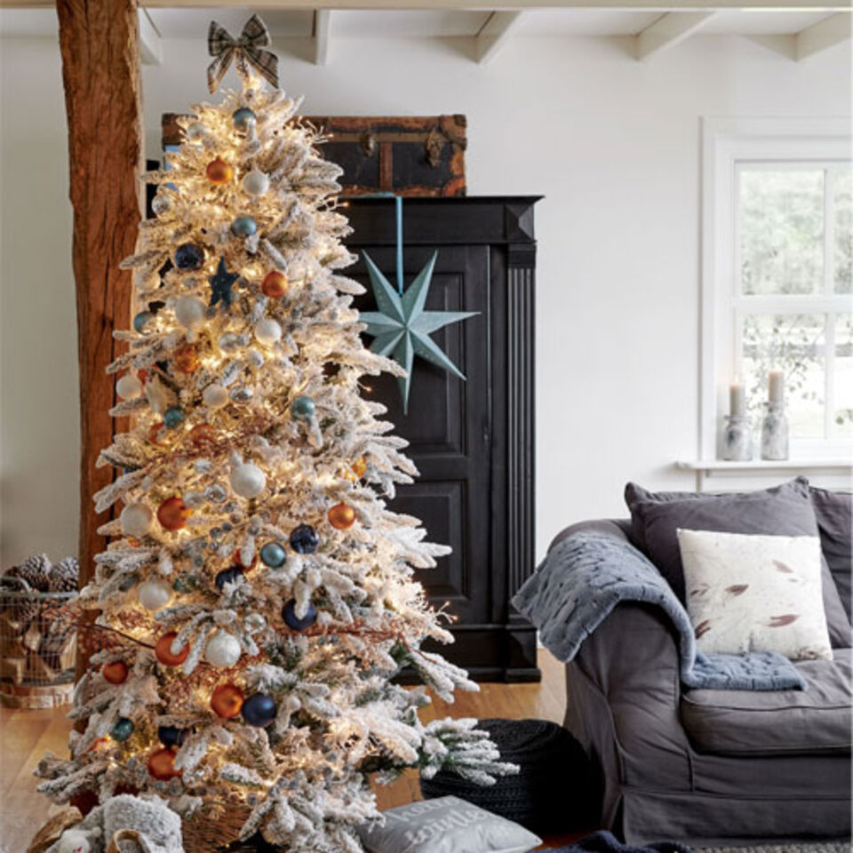 Weihnachtsbaum im Scandi-Stil