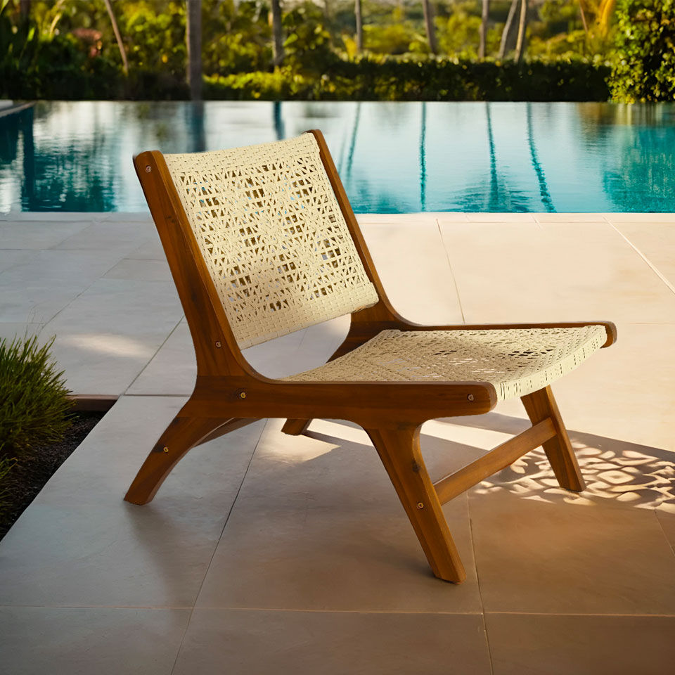 Gartensessel aus Holz und Polyrattan