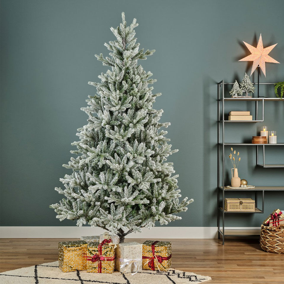 Künstlicher Weihnachtsbaum verschneit
