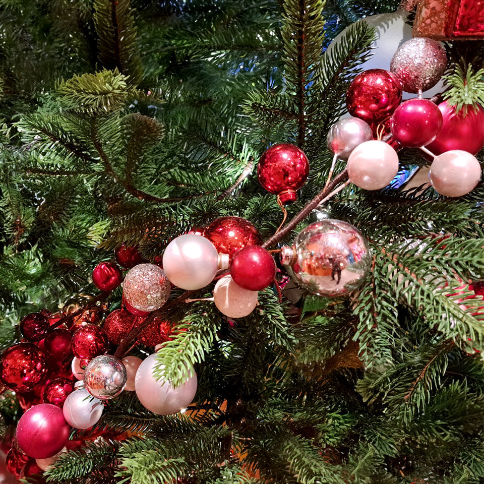 guirlande boules de noël rouges