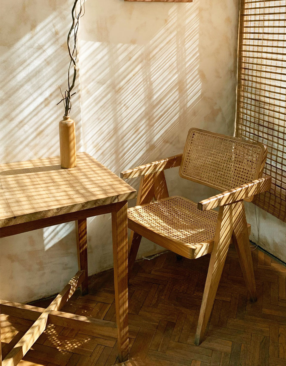 Tischaus recyceltem Holz