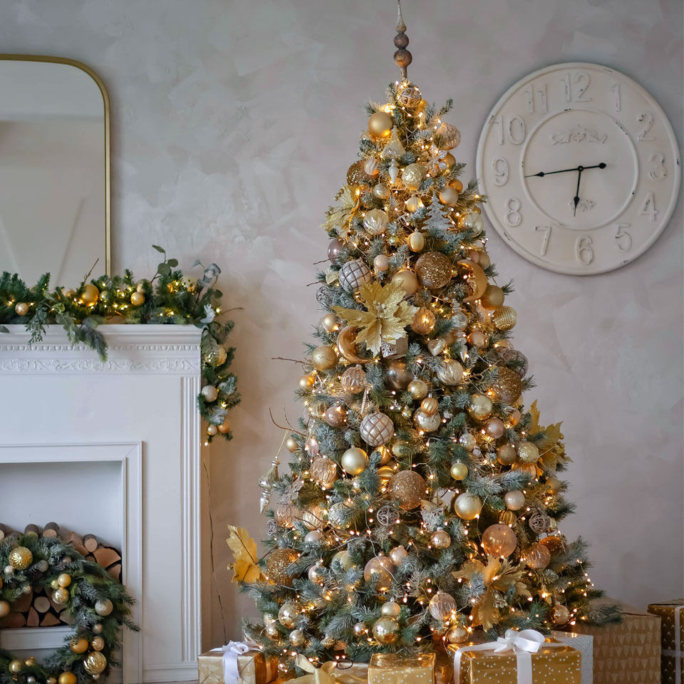 grand sapin de noël doré