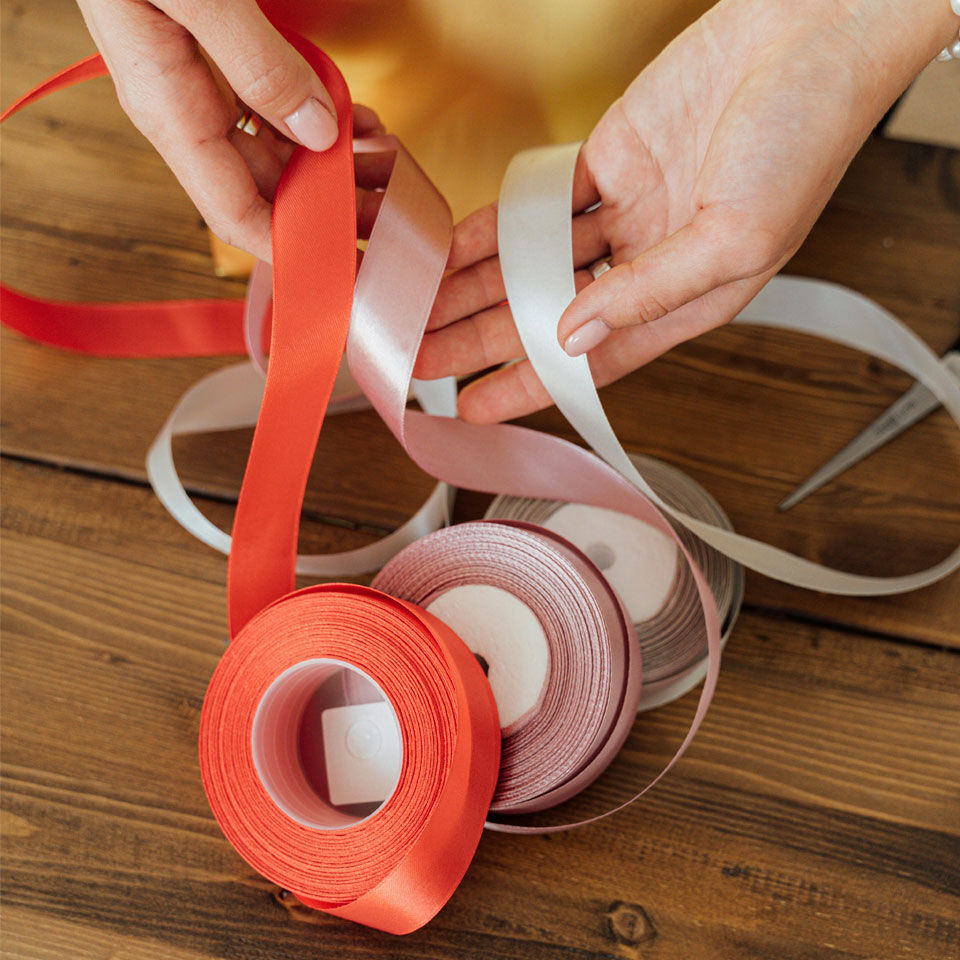 rubans rouge, rose et blanc