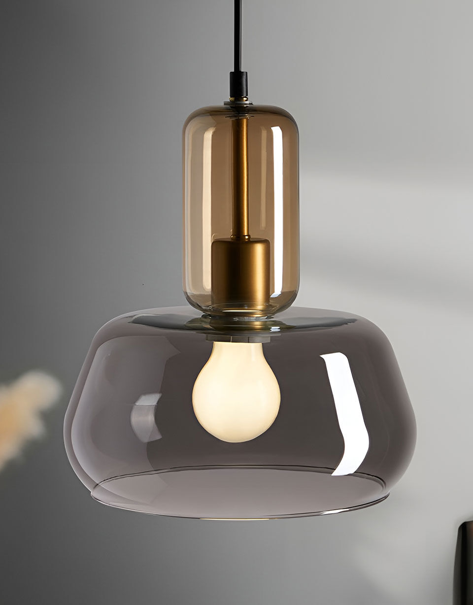 lampada a sospensione in vetro ambrato