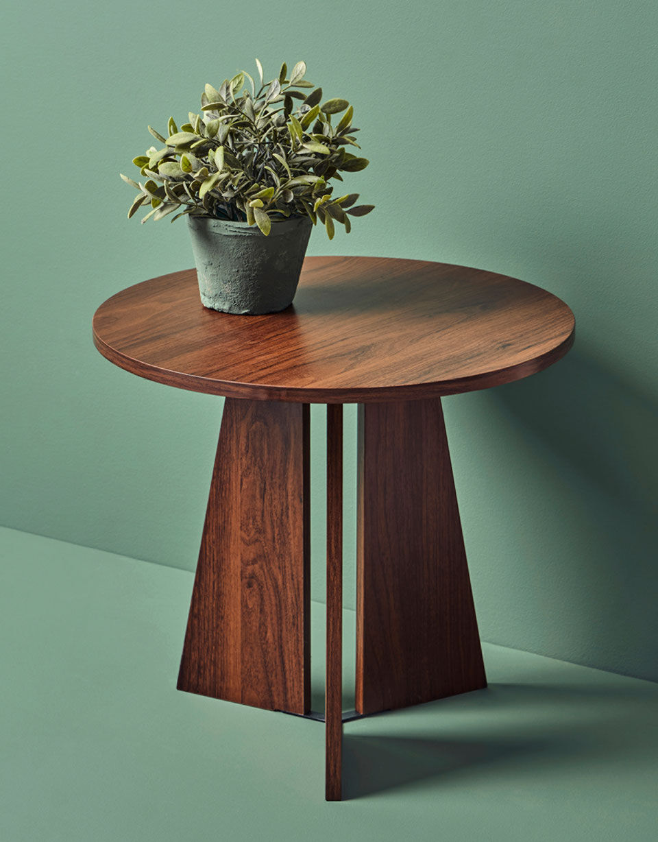 Beistelltisch 3 Füße aus dunklem Holz