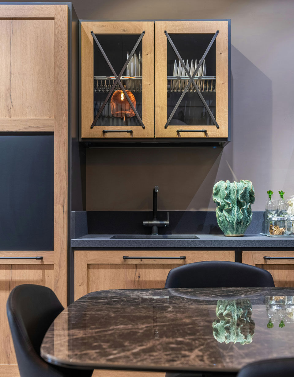 cuisine en bois clair et noir