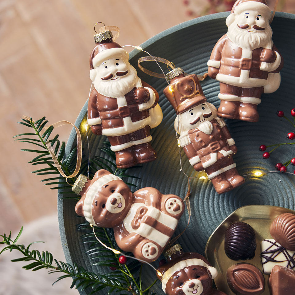 Personajes navideños para colgar en tonos chocolate