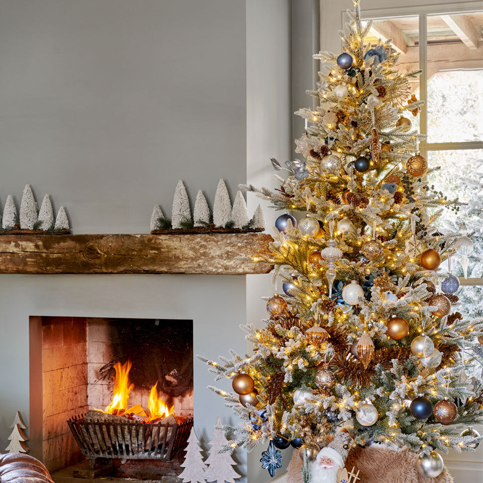 Árbol de Navidad con decoración escandinava