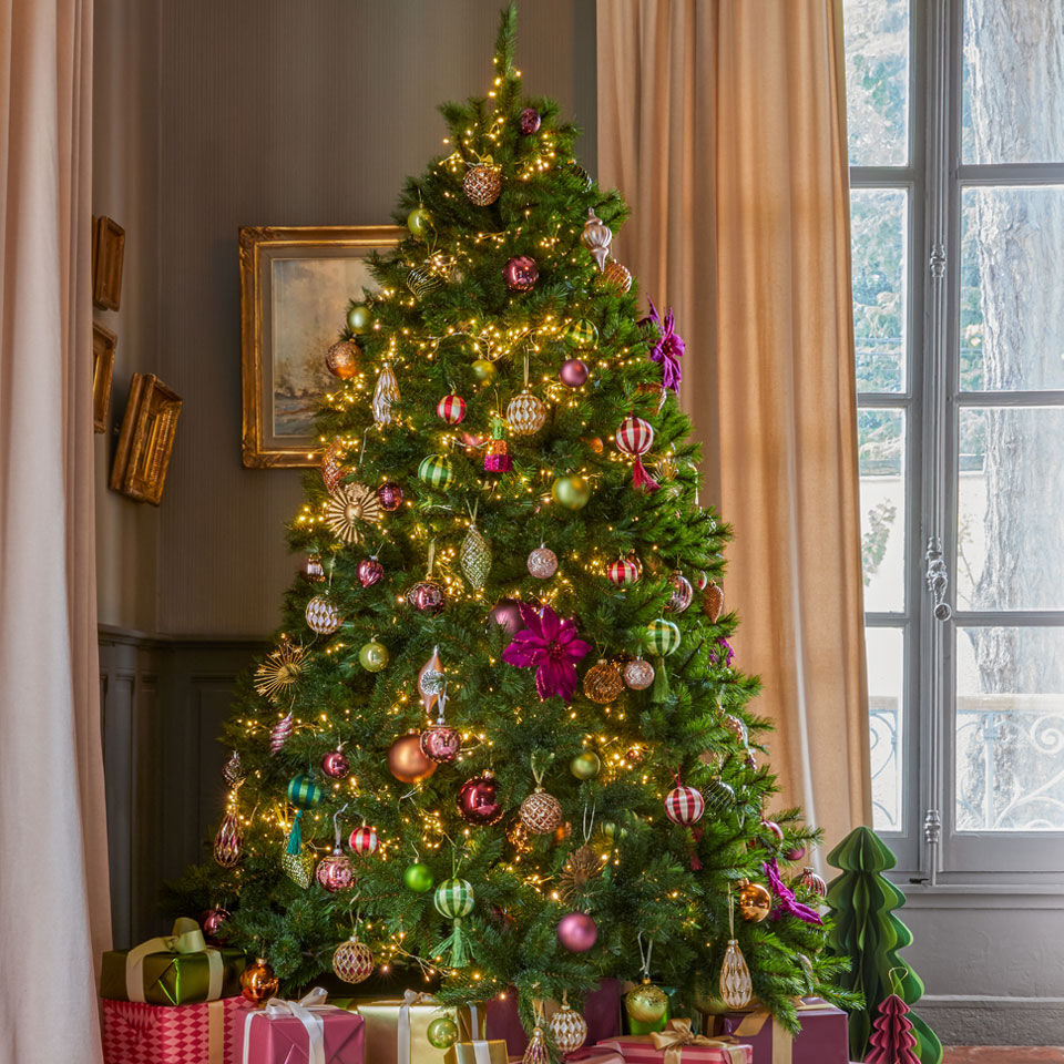 Árbol de Navidad con decoración vintage