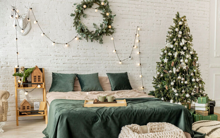 Wie eine Weihnachtslichterkette an der Wand aufhängen?