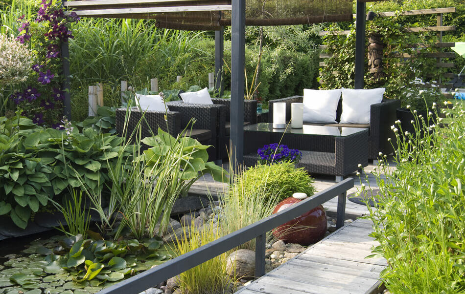 terrasse zen avec végétation