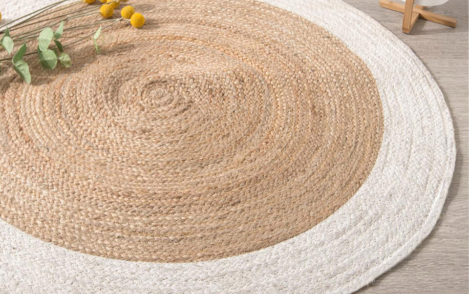 tappeto rotondo in iuta con contorno biancois rond en jute avec contours blanco