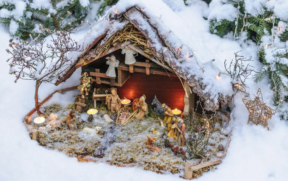 presepe con decoro innevato