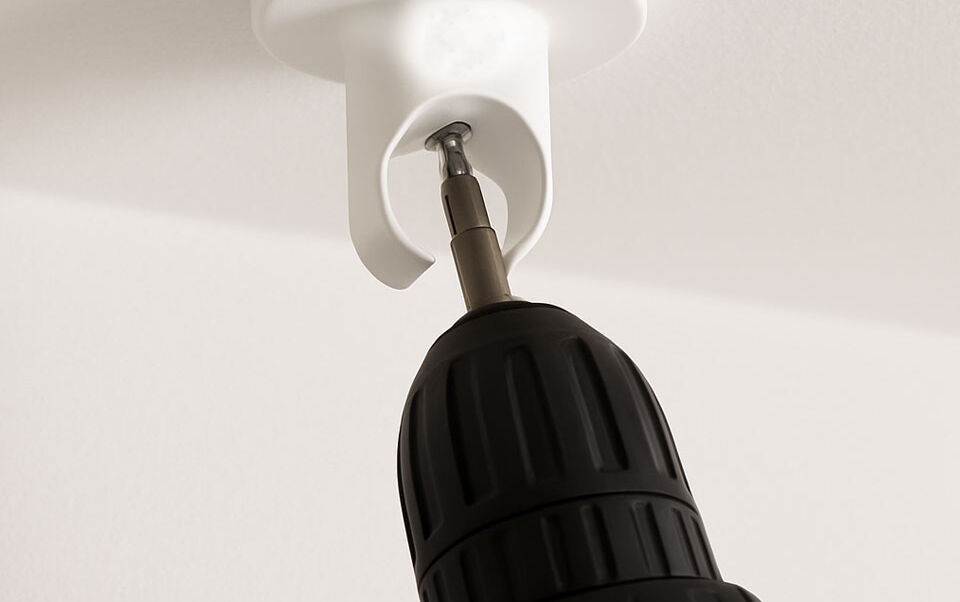 support tringle vissé au plafond