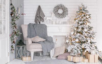 Cómo decorar un árbol de Navidad blanco