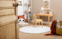 Kinderzimmer mit rundem Teppich