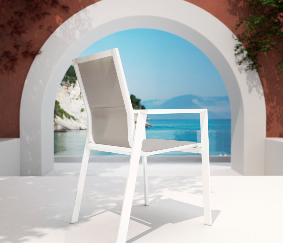 Sedia con braccioli da giardino impilabile alluminio Portofino - Tortora