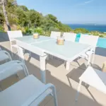 https://cdn2.eminza.com/uploads/cache/legacy_product_150_standard/uploads/media/64fbe0325763b/mesa-de-jardin-de-vidrio-extensible-murano-hasta-8-pers-blanco-2