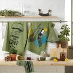 https://cdn2.eminza.com/uploads/cache/legacy_product_150_standard/uploads/media/64fc7ce91a4a5/torchon-70-cm-comptoir-vert-kaki-2