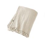 https://cdn2.eminza.com/uploads/cache/legacy_product_150_standard/uploads/media/650d8b988dc95/manta-en-gasa-de-algodon-160-cm-gaia-beige-pampa-2