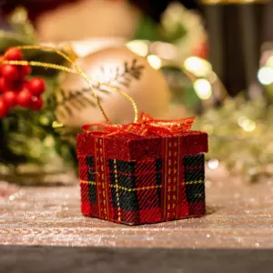 Suspension de fte Cadeau carr paillet Rouge