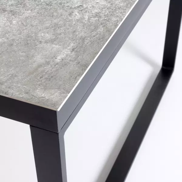 https://cdn2.eminza.com/uploads/cache/legacy_product_600_standard/uploads/media/64fbb1d7033a3/mesa-de-jardin-10-personas-aluminio-ceramica-kore-240-x-120-cm-gris-antracita-4