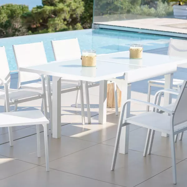 https://cdn2.eminza.com/uploads/cache/legacy_product_600_standard/uploads/media/64fbe03262273/mesa-de-jardin-de-vidrio-extensible-murano-hasta-8-pers-blanco-3