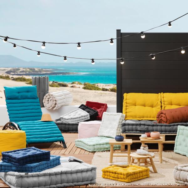 https://cdn2.eminza.com/uploads/cache/legacy_product_600_standard/uploads/media/6500f1398978f/coussin-de-sol-40-x-h10-cm-pixel-jaune-moutarde-3