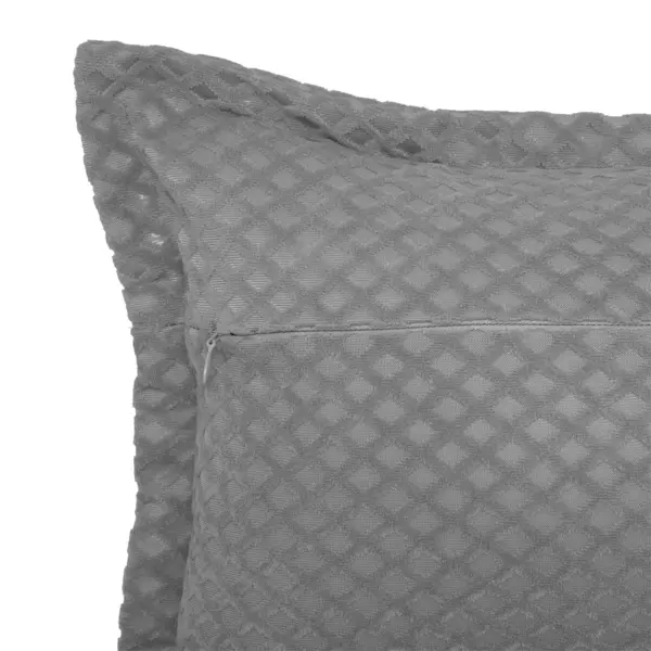 https://cdn2.eminza.com/uploads/cache/legacy_product_600_standard/uploads/media/65010f4de8749/coussin-rectangulaire-50-cm-carro-gris-clair-2