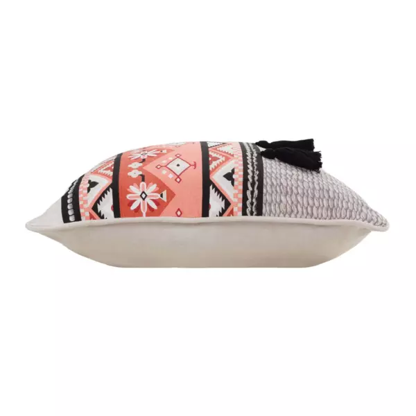https://cdn2.eminza.com/uploads/cache/legacy_product_600_standard/uploads/media/650178fe3fe43/coussin-carre-45-cm-trilena-orange-3