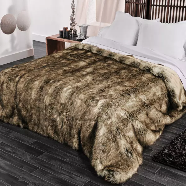 Sengetppe (250 x 260 cm) Grizzly imiteret pels