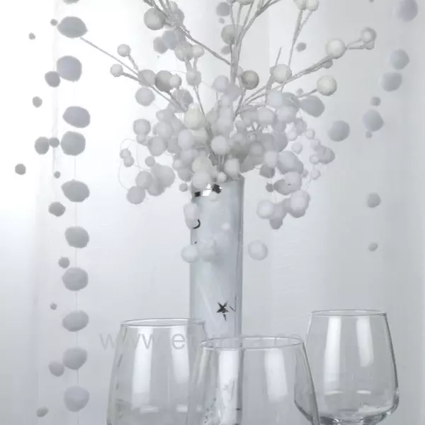 Guirlande de boules de neige (18 cm) Isvana Blanc pur