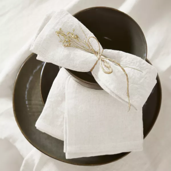 St med 3 hvide Louise vaskede linned servietter (40 x 40 cm)