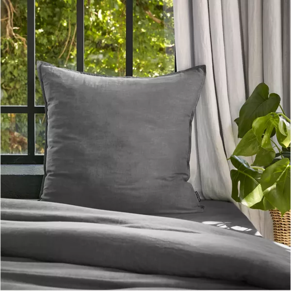 Quadratischer Kopfkissenbezug aus gewaschenem TENCEL™ Lyocell (63 x 63 cm) Olivia Granitgrau