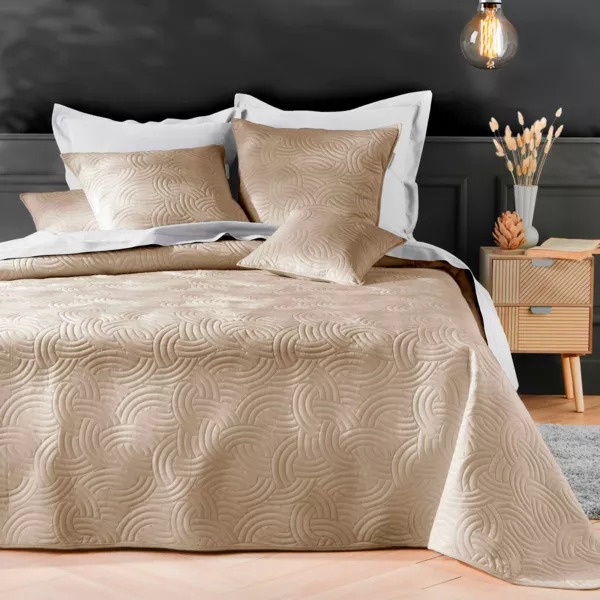 Couvre-lit matelassé et deux taies d'oreiller (240 x 260 cm) Solange Beige