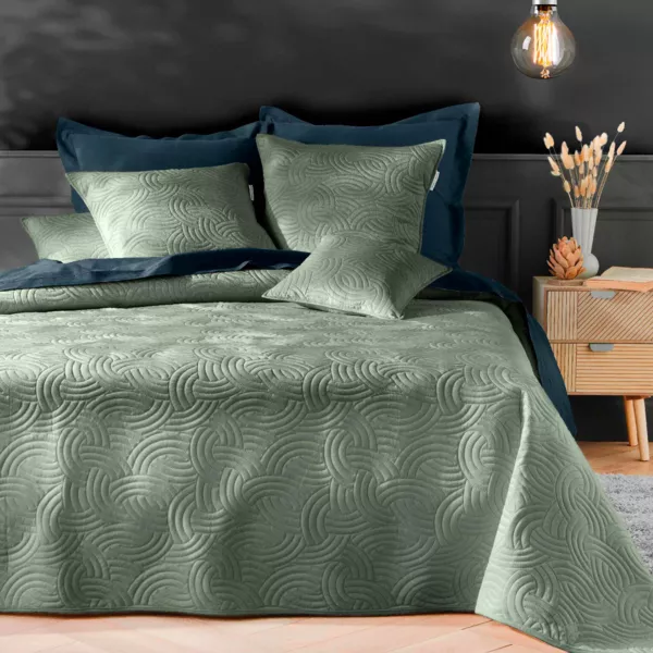 Couvre-lit matelassé et deux taies d'oreiller (220 x 240 cm) Solange Vert cédre